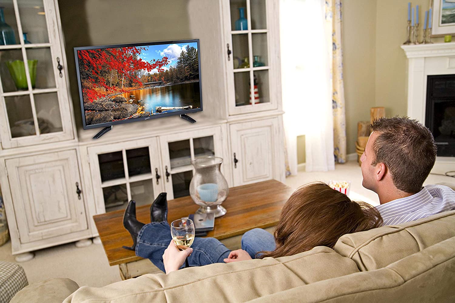 Supersonic 24" 12 Volt ACDC Widescreen LED HDTV with USB, SD Card Reader and HDMI (SC-2411) Jupiter Gear Home